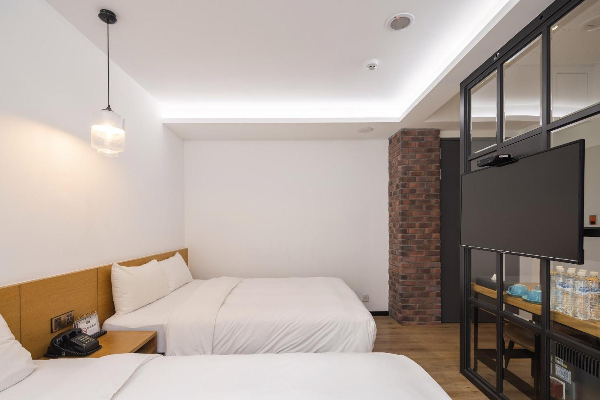 Bluesky Hotel Taichung Bilik gambar
